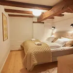 Warm 3br Loft With Exposed Beams *