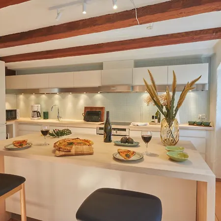 Apartment Warm 3br Loft With Exposed Beams