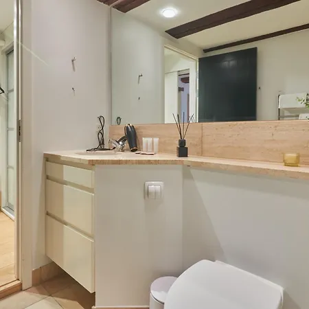 Warm 3br Loft With Exposed Beams Apartman