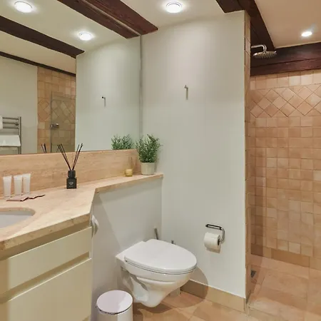 Warm 3br Loft With Exposed Beams