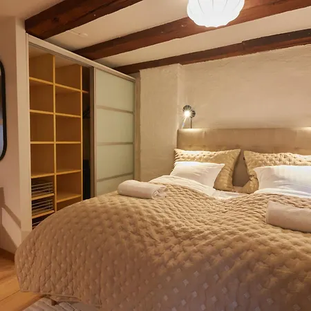 Apartment Warm 3br Loft With Exposed Beams