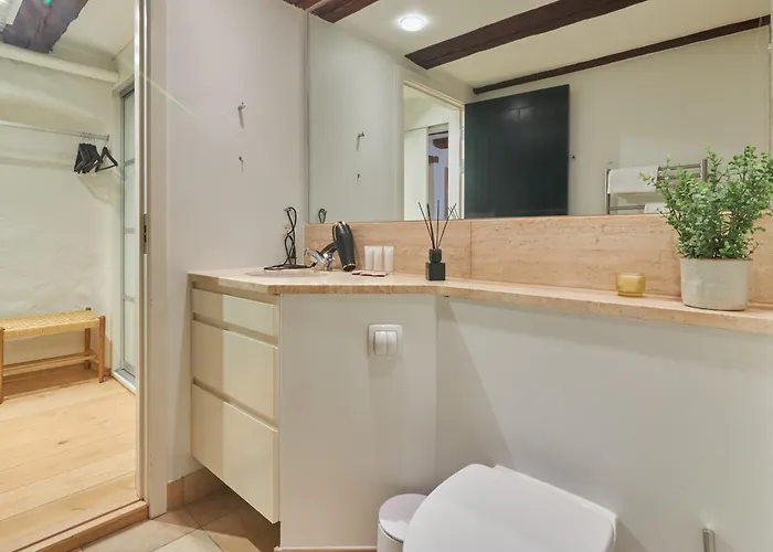 Warm 3br Loft With Exposed Beams Lägenhet