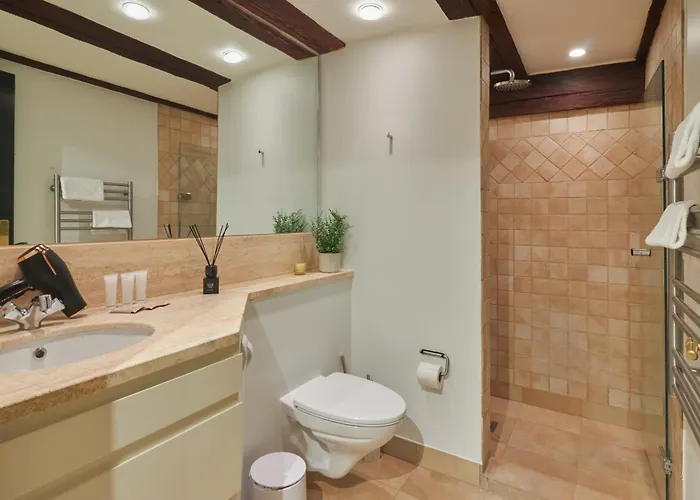 Warm 3br Loft With Exposed Beams