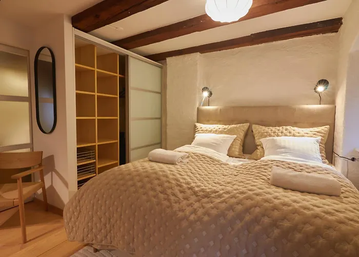 Lägenhet Warm 3br Loft With Exposed Beams